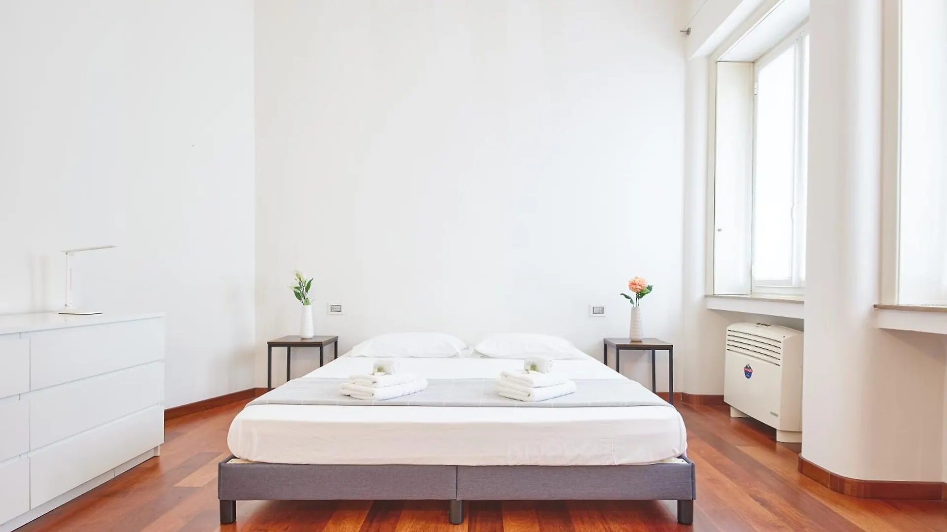 Apartament Porta Nuova Lusso 8 Minuti Dal Duomo Mediolan